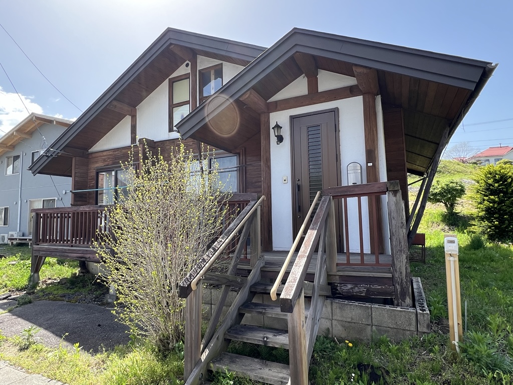 【購入者決定！】<br/>
（R7-3）富士見駅徒歩10分！閑静な住宅地<br/>
平屋2DKのログハウス＋屋根裏部屋付