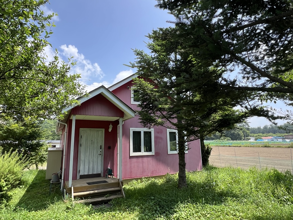 （R7-4）【契約者決定！】<br/>
賃貸物件！二拠点生活にもおすすめ<br/>
2LDK 山小屋風の戸建賃貸<br/>
築19年（家賃80,000円）<br/>
＊入居開始即日可能　