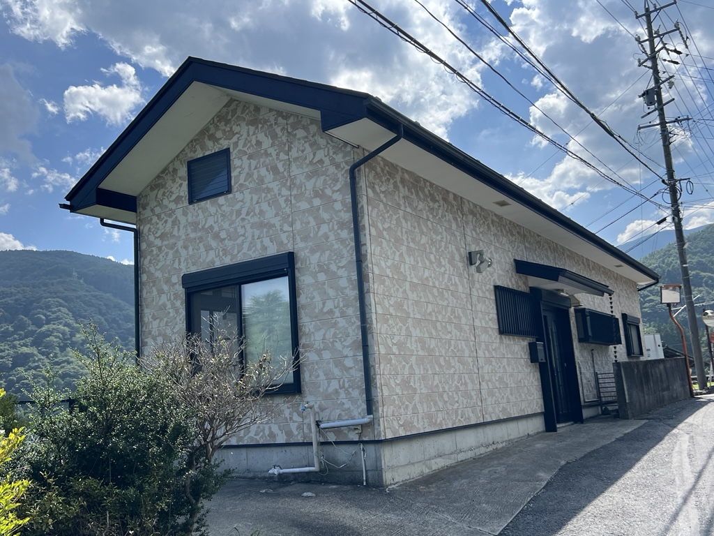 （R7-7）【契約者決定】　<br/>
高台に佇む戸建て賃貸物件<br/>
広々とした3LDK<br/>
＊入居即日可能（契約時応相談）