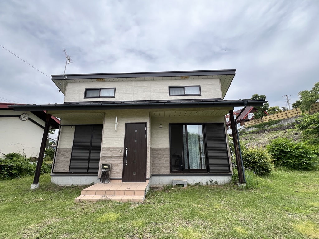 【内見予約停止！】築10年の築浅物件<br/>
(R7-9)屋根裏部屋付きのコンパクト平家住宅！<br/>
土蔵・物置あり、ちょっとした広さの庭あり