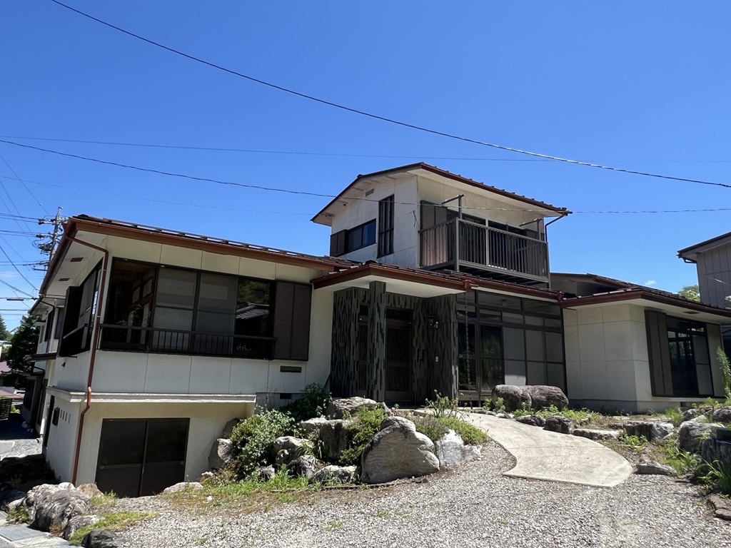 (R6-10)【購入者決定！】国道20号からも近い住宅地<br/>
6K＋大型納戸のある重厚感ある戸建て住宅<br/>
