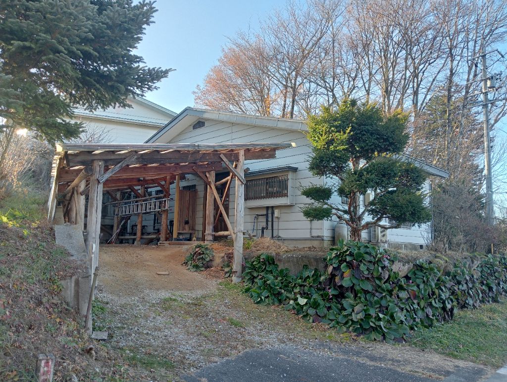 【comingsoon】<br/>
(R7-11)移住者に人気がある本郷小学校のすぐ近く！<br/>
コンパクトな間取りの平家住宅！即入居可。